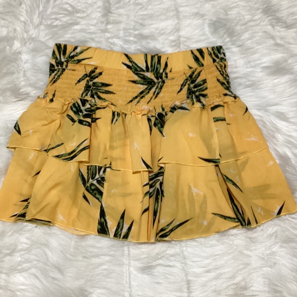 Mi Ami Women’s Yellow with Green Leaves Gartered Full Tiered Mini Skirt